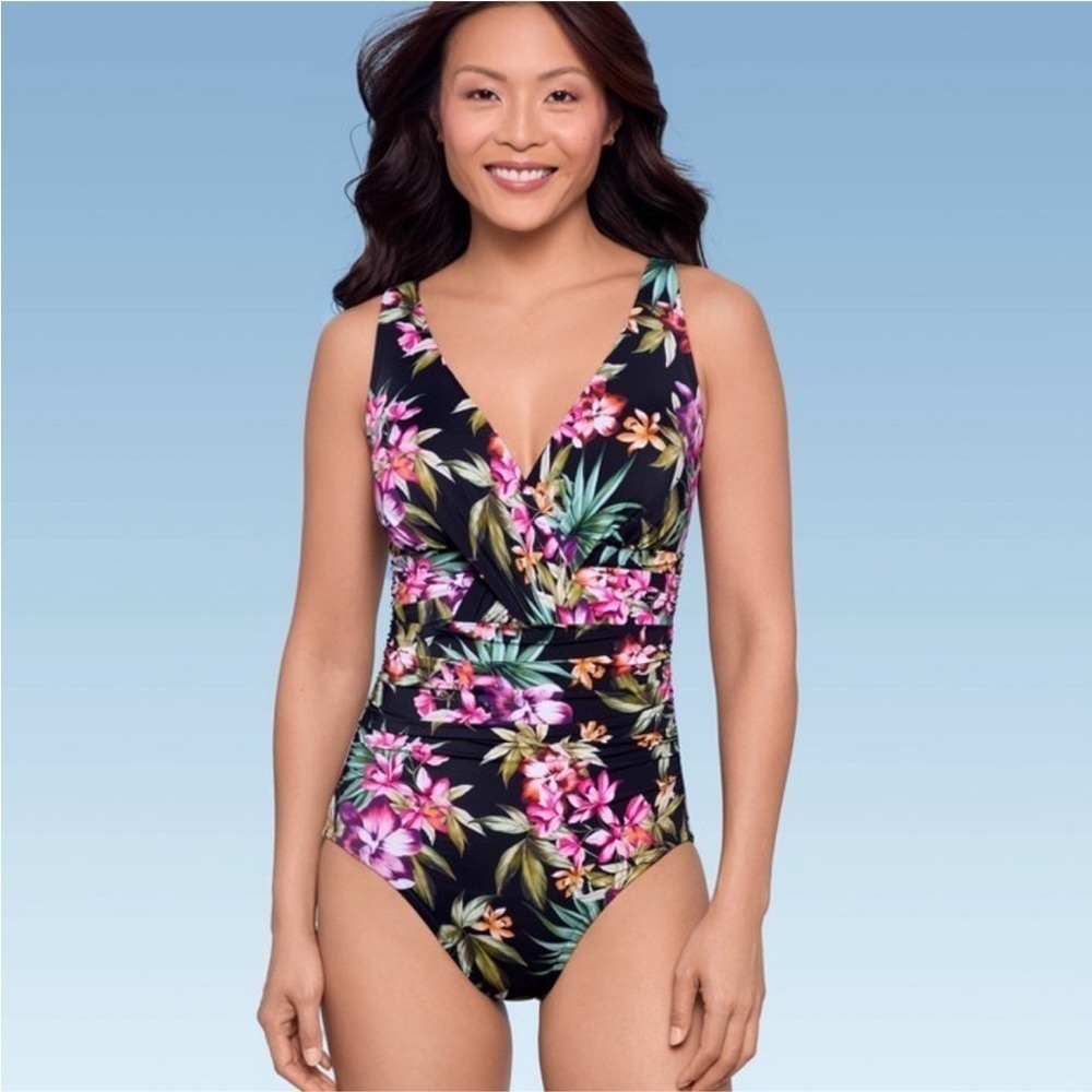 Women's UPF 50 V-Neck Ruched One Piece Swimsuit - Shape + Style by Aqua
Green